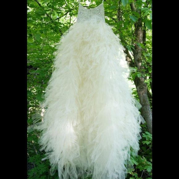 Monique Lhuillier Meriah Tulle Wedding Dress - Picture 4 of 8